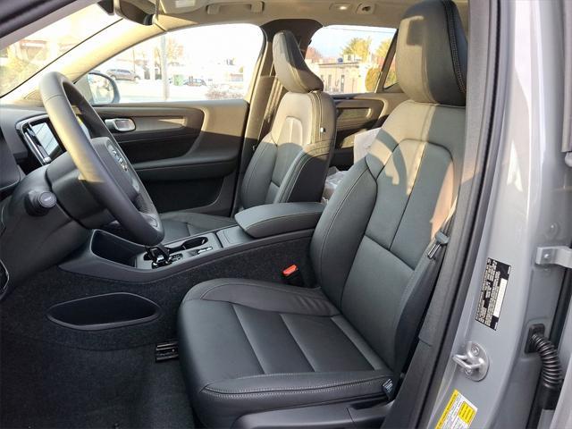 new 2025 Volvo XC40 car, priced at $46,015