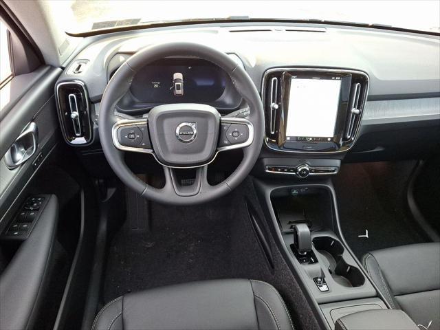 new 2025 Volvo XC40 car, priced at $46,015