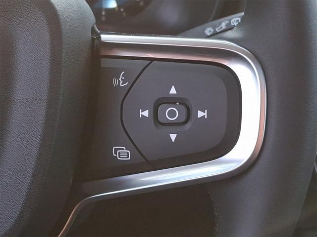 new 2025 Volvo XC40 car, priced at $46,015