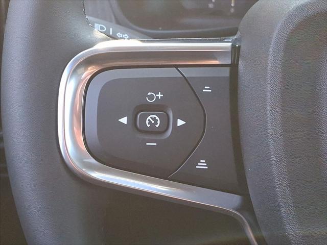 new 2025 Volvo XC40 car, priced at $46,015