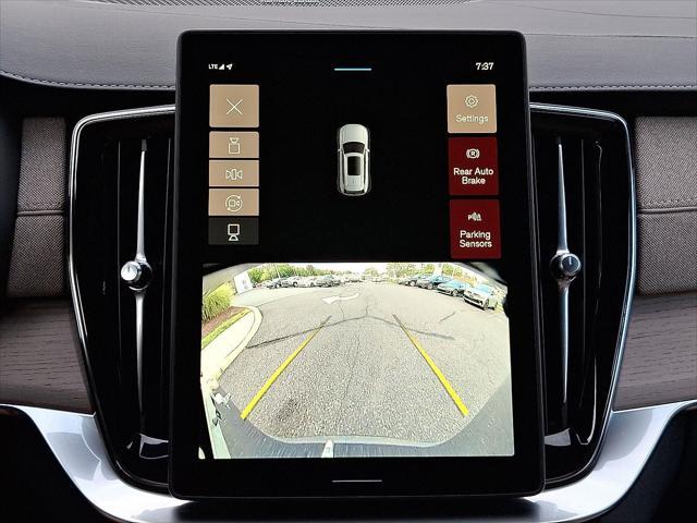 new 2025 Volvo XC90 car, priced at $72,105