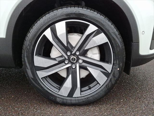 new 2025 Volvo XC40 car, priced at $51,040