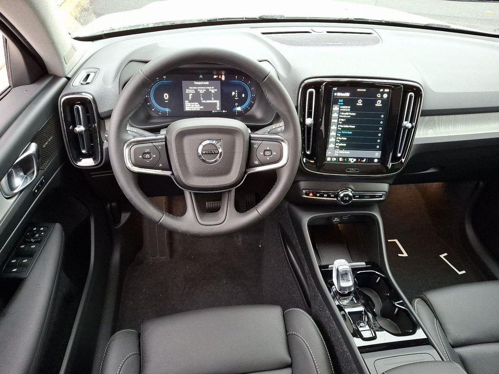 new 2025 Volvo XC40 car, priced at $49,040