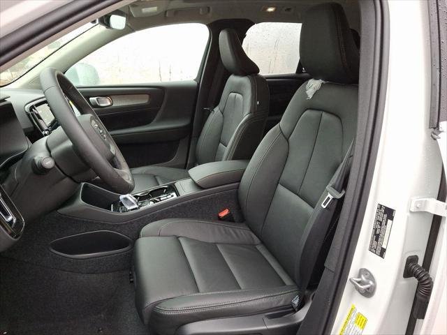 new 2025 Volvo XC40 car, priced at $51,040