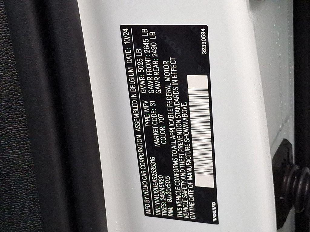 new 2025 Volvo XC40 car, priced at $49,040