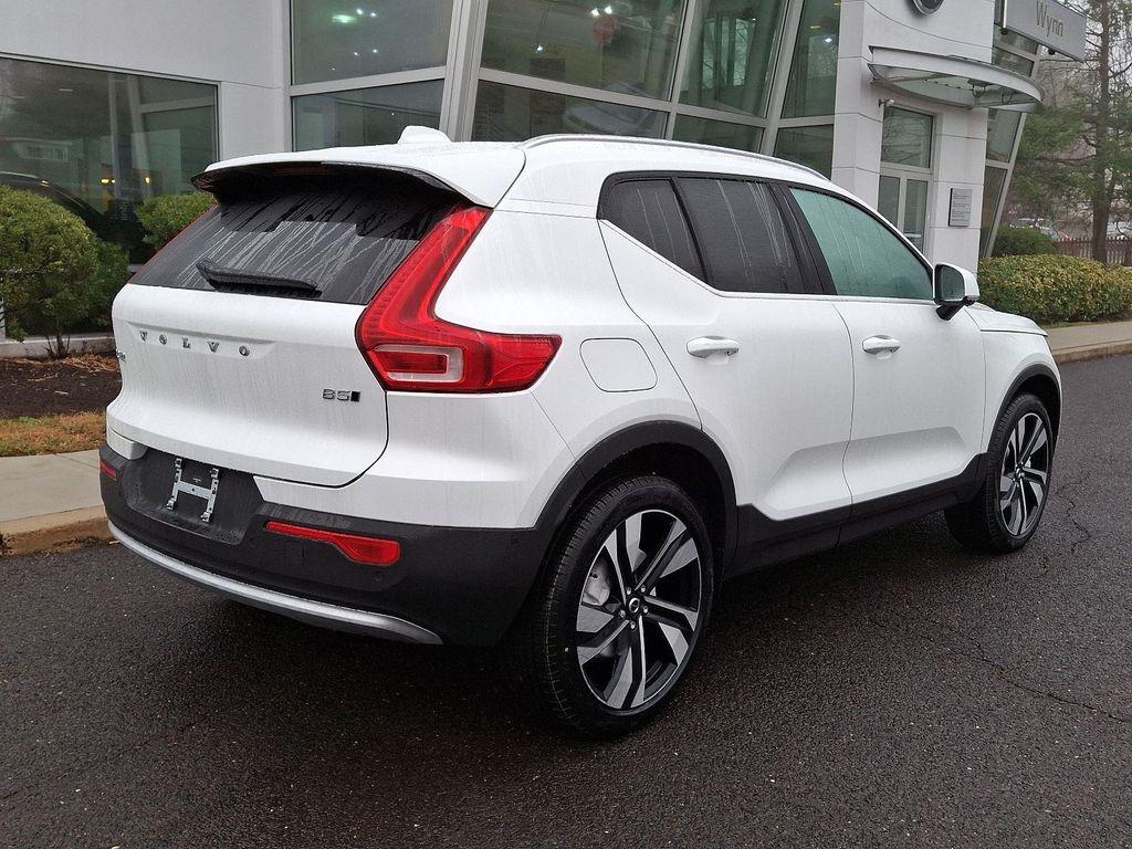 new 2025 Volvo XC40 car, priced at $49,040
