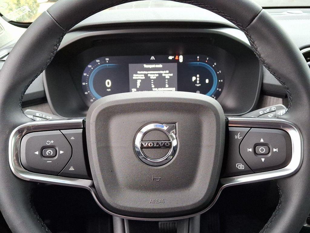 new 2025 Volvo XC40 car, priced at $49,040