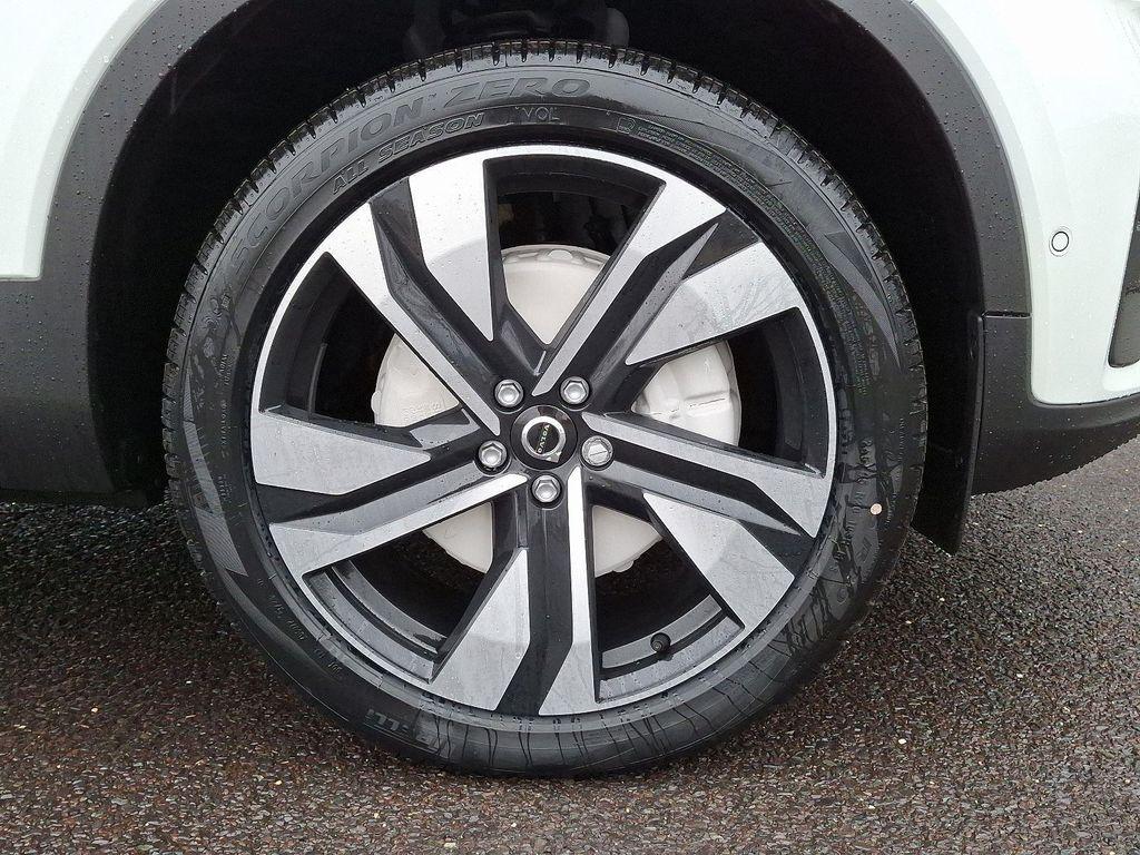 new 2025 Volvo XC40 car, priced at $49,040