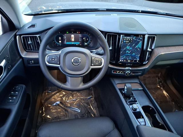 used 2022 Volvo XC60 car, priced at $34,600