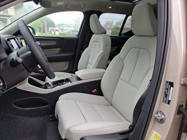 new 2025 Volvo XC40 car, priced at $51,785
