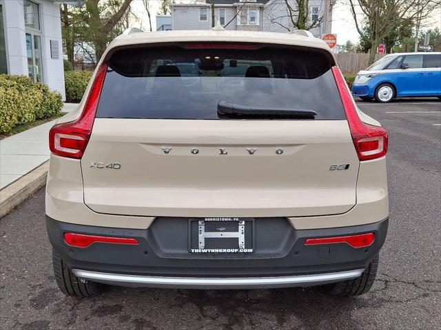 new 2025 Volvo XC40 car, priced at $44,015