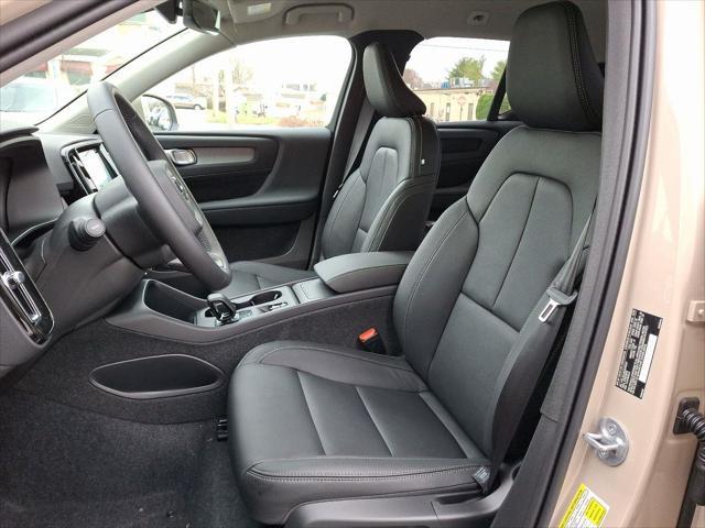 new 2025 Volvo XC40 car, priced at $44,015