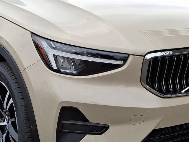 new 2025 Volvo XC40 car, priced at $44,015