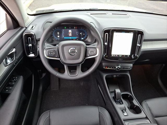 new 2025 Volvo XC40 car, priced at $44,015