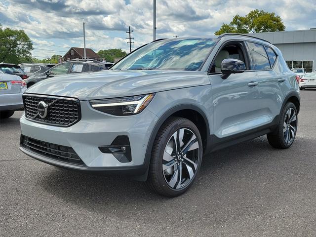 new 2025 Volvo XC40 car, priced at $51,040