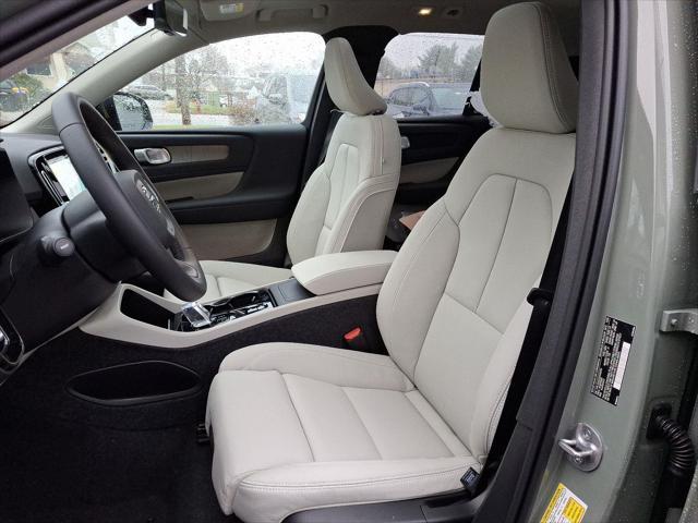 new 2025 Volvo XC40 car, priced at $49,790