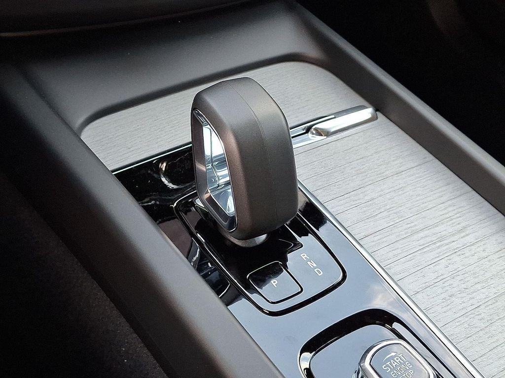 new 2025 Volvo XC60 car, priced at $52,360