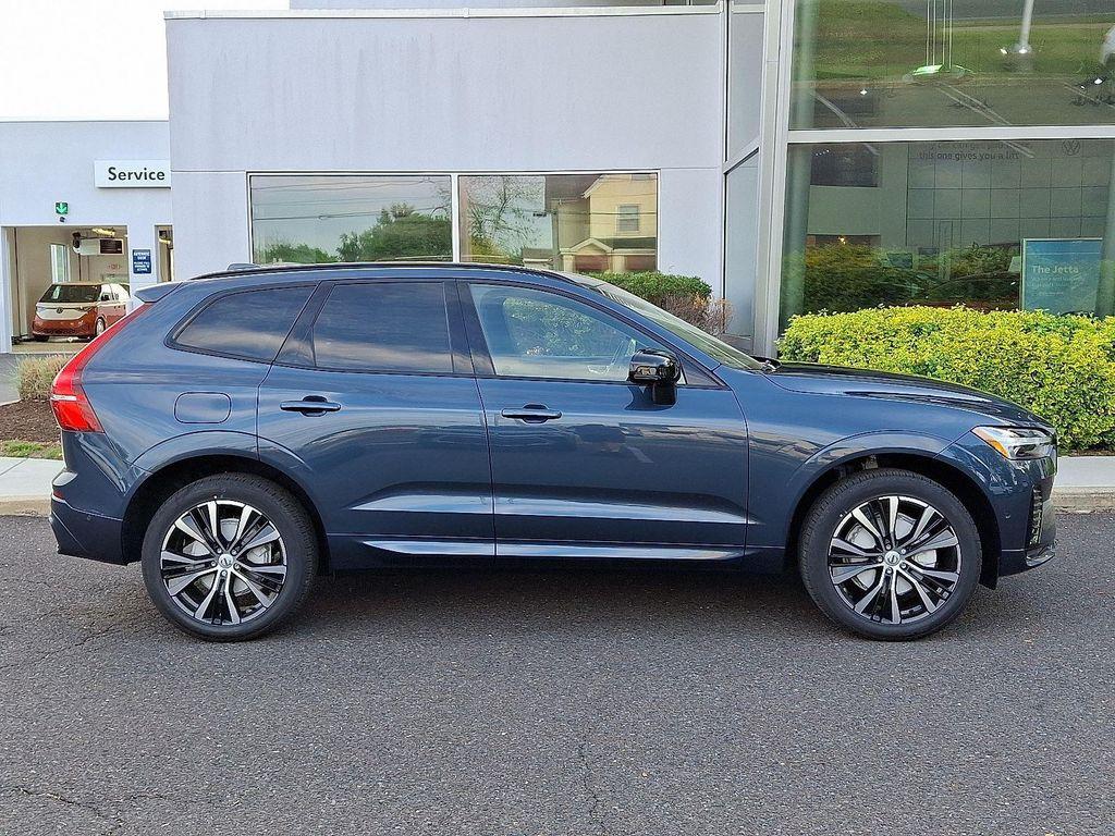 new 2025 Volvo XC60 car, priced at $52,360