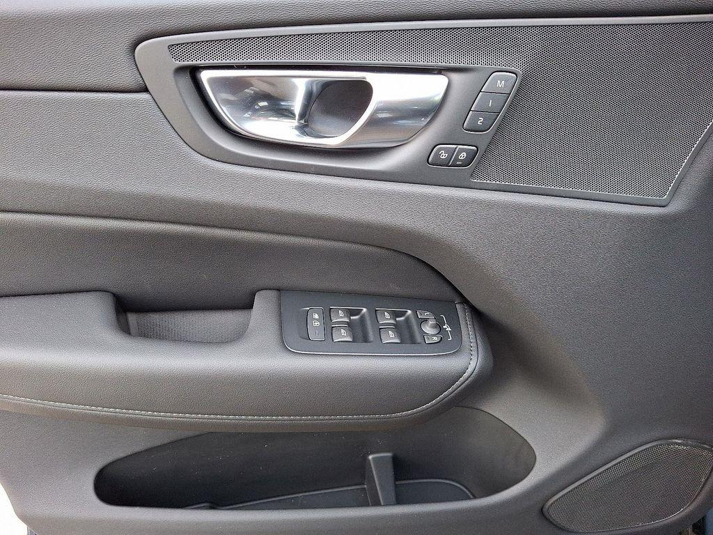 new 2025 Volvo XC60 car, priced at $52,360