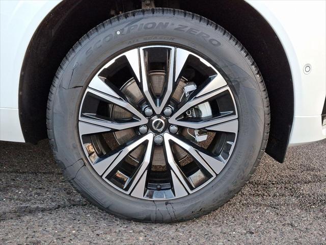 new 2025 Volvo XC60 car