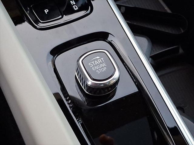 new 2025 Volvo XC60 car