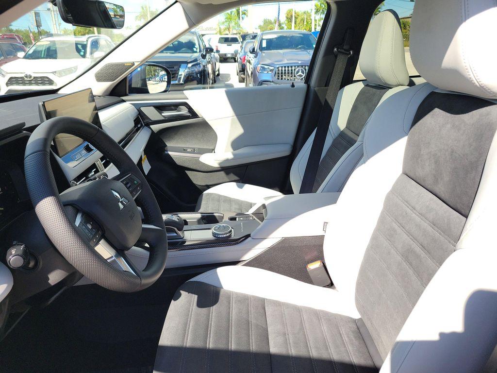 new 2025 Mitsubishi Outlander car, priced at $34,175