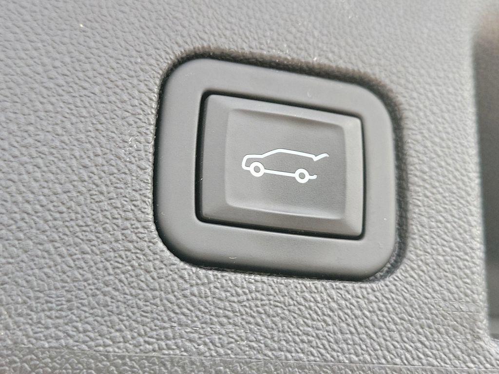 used 2024 Chevrolet Equinox car, priced at $21,988