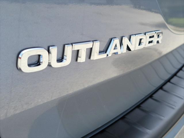 new 2025 Mitsubishi Outlander car, priced at $39,065