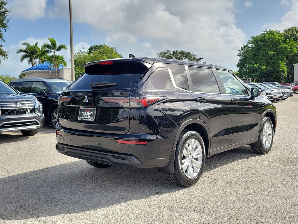new 2025 Mitsubishi Outlander car, priced at $27,690