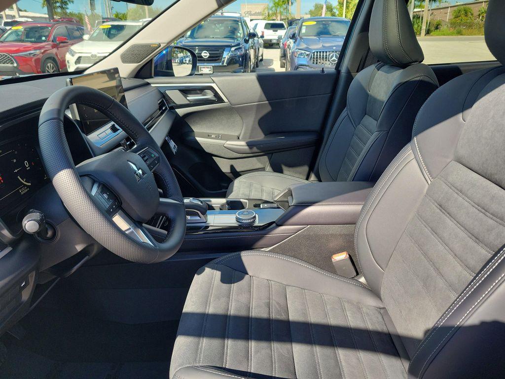 new 2025 Mitsubishi Outlander car, priced at $34,450