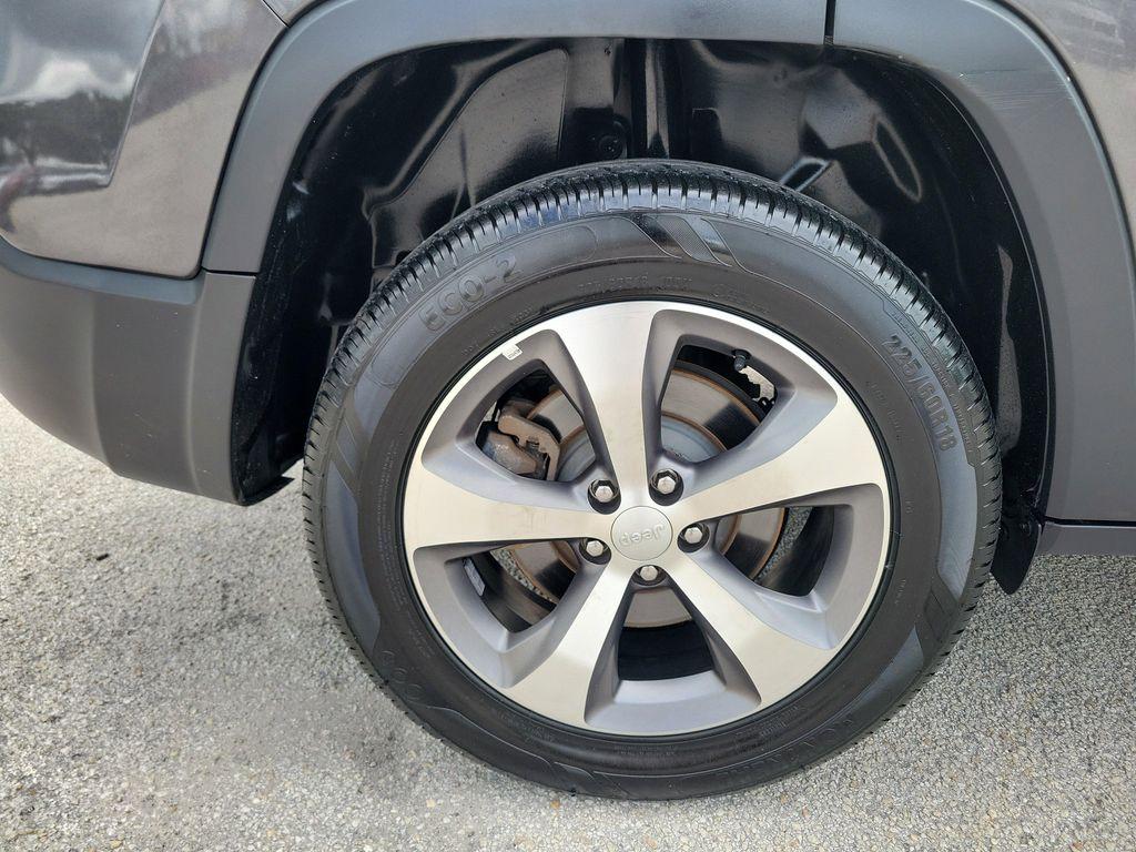 used 2022 Jeep Cherokee car, priced at $24,988