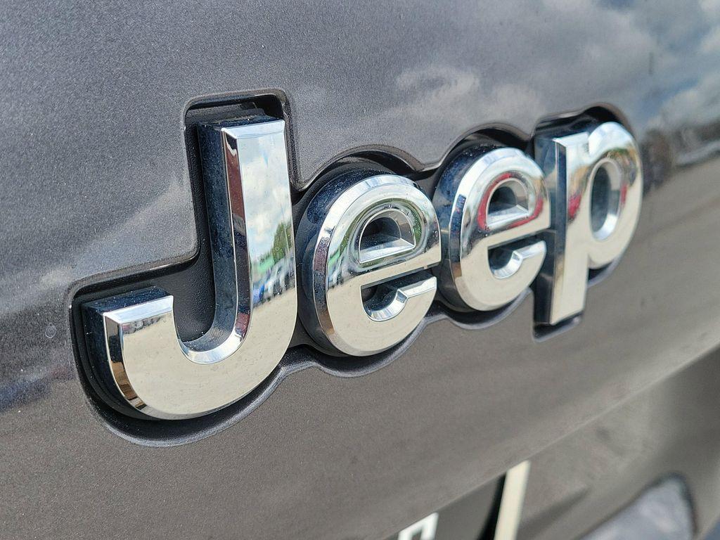 used 2022 Jeep Cherokee car, priced at $24,988