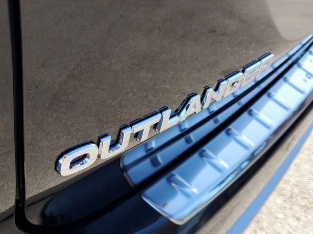 new 2024 Mitsubishi Outlander car, priced at $38,105
