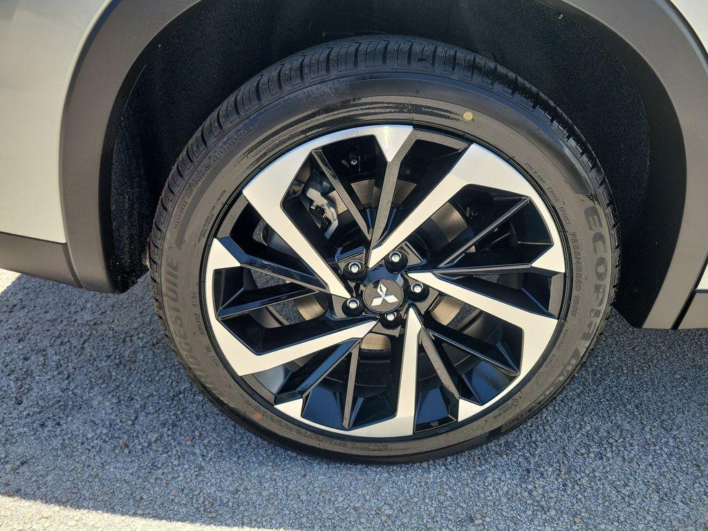 new 2025 Mitsubishi Outlander PHEV car, priced at $40,885