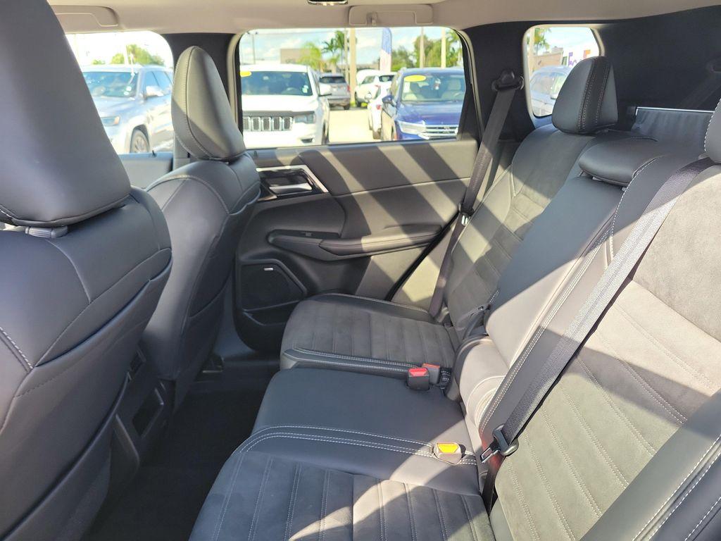 new 2025 Mitsubishi Outlander car, priced at $39,065