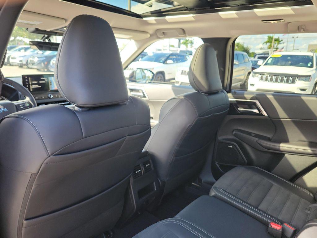 new 2025 Mitsubishi Outlander car, priced at $39,065