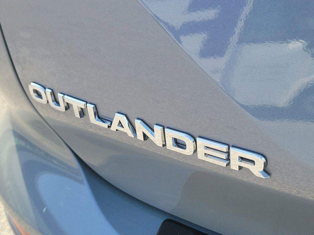 new 2025 Mitsubishi Outlander car, priced at $39,065