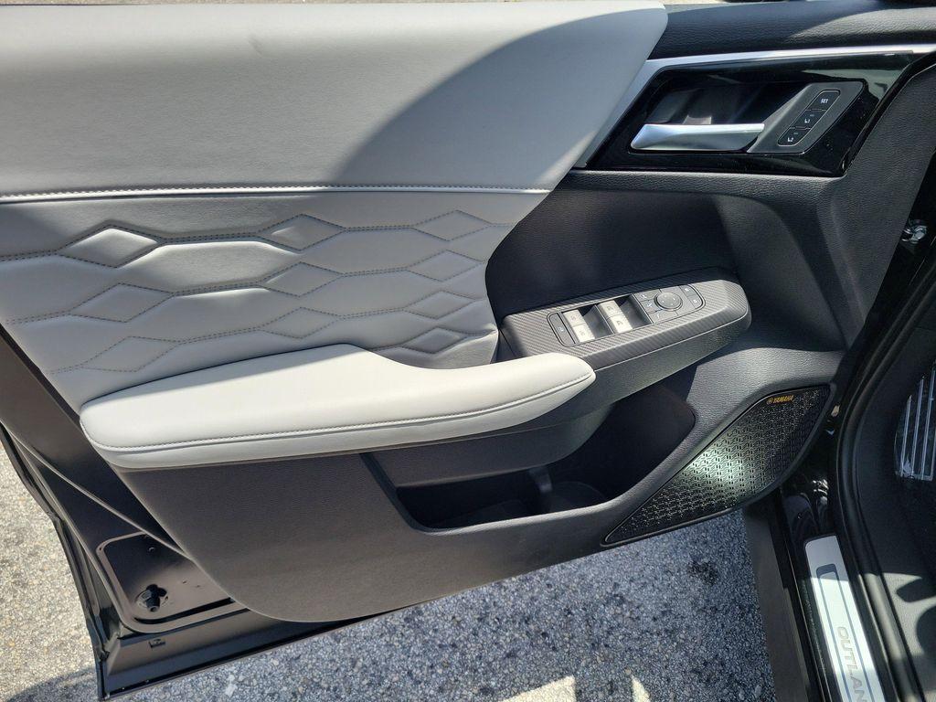 new 2025 Mitsubishi Outlander car, priced at $41,595