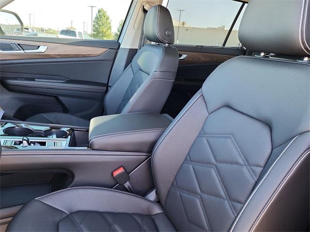 new 2026 Volkswagen Atlas car, priced at $46,261