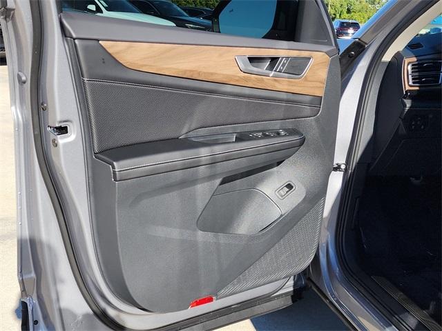 new 2026 Volkswagen Atlas car, priced at $46,261