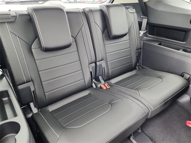 new 2025 Volkswagen Atlas car, priced at $48,670