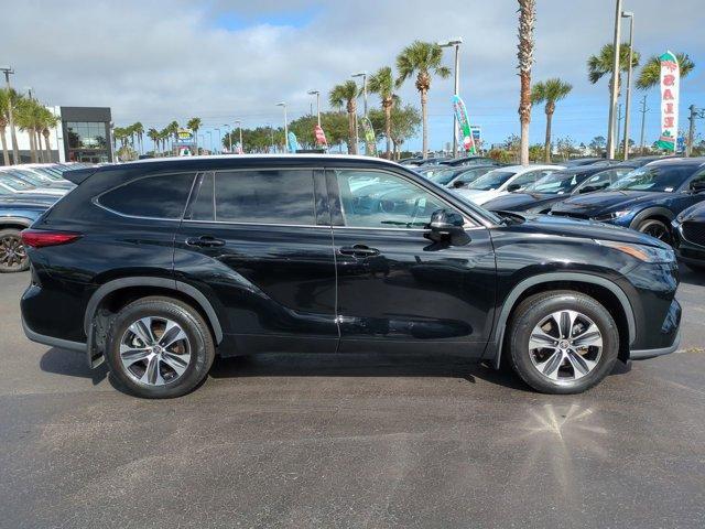 used 2022 Toyota Highlander car, priced at $35,128