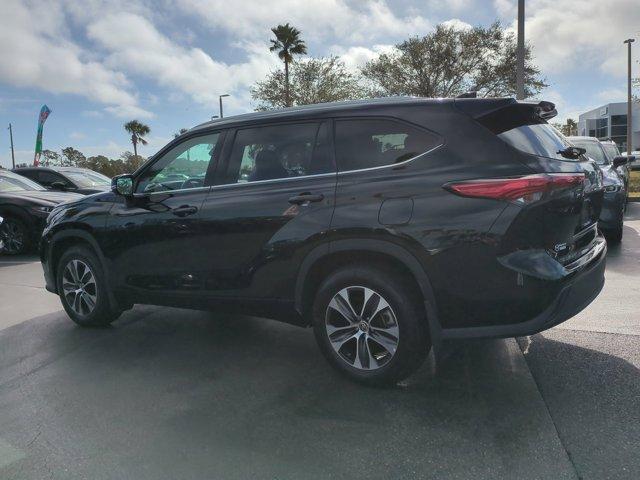 used 2022 Toyota Highlander car, priced at $35,128