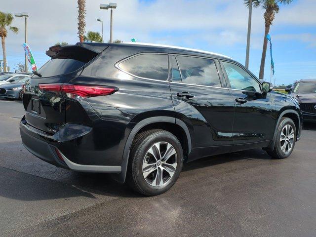 used 2022 Toyota Highlander car, priced at $35,128