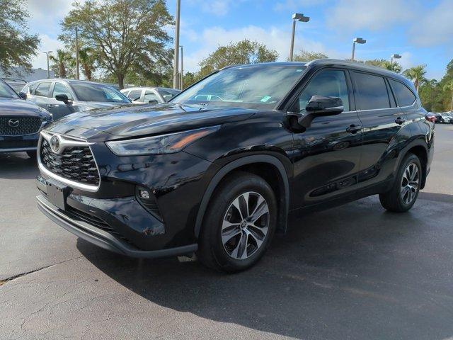 used 2022 Toyota Highlander car, priced at $35,128