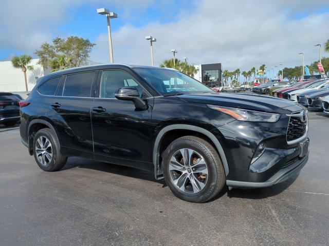 used 2022 Toyota Highlander car, priced at $35,128