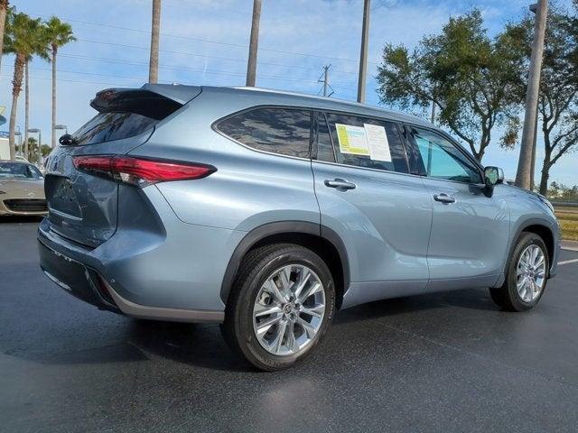 used 2022 Toyota Highlander car, priced at $33,417