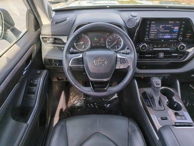 used 2022 Toyota Highlander car, priced at $33,417