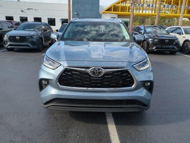 used 2022 Toyota Highlander car, priced at $33,417