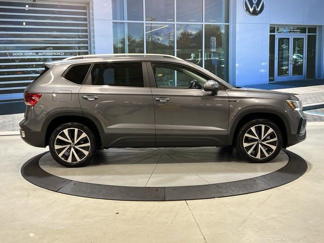 new 2024 Volkswagen Atlas Cross Sport car, priced at $45,266